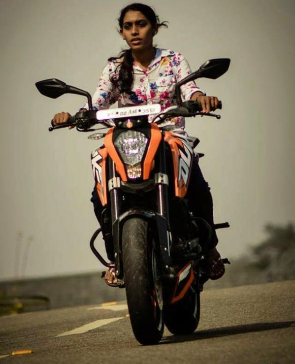 Indian biker girls 002