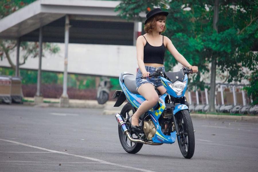 Suzuki raider 150 biker girls 1506141