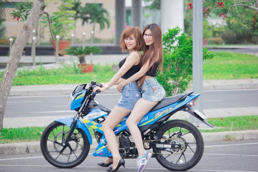 Suzuki raider 150 biker girls 15061410