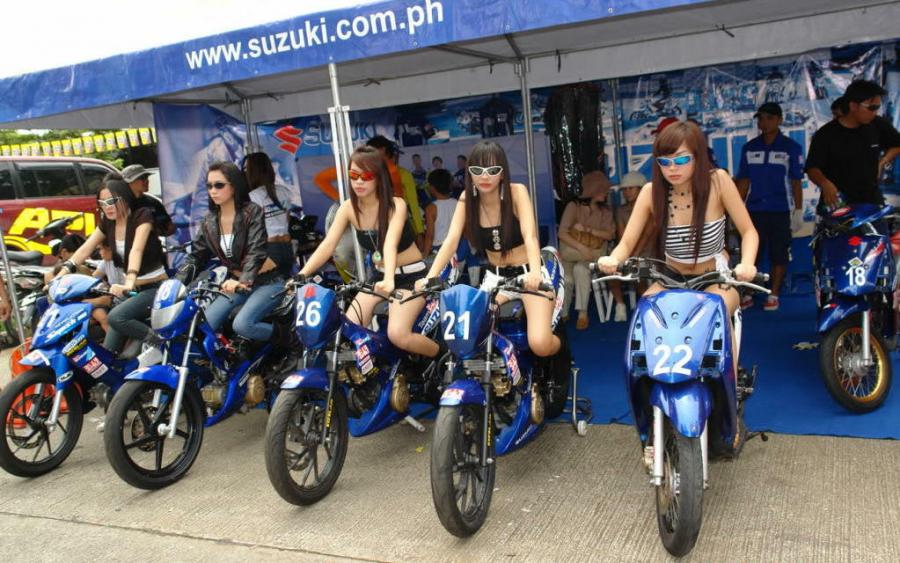 Suzuki raider 150 biker girls 15061411