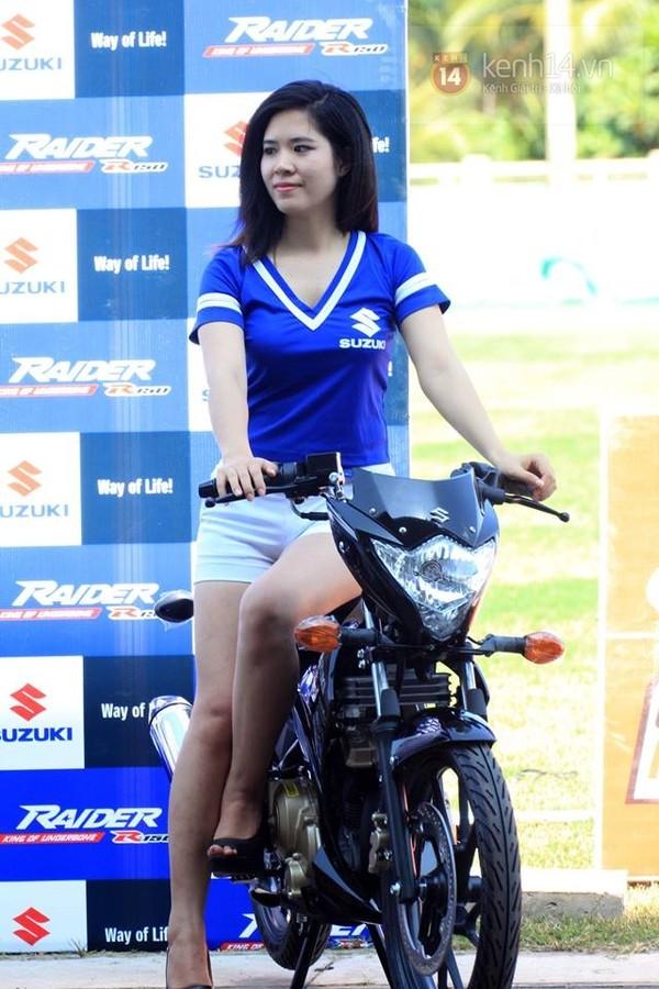 Suzuki raider 150 biker girls 15061412