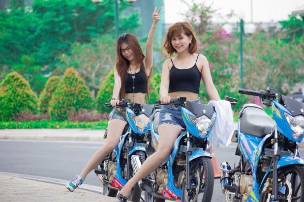 Suzuki raider 150 biker girls 1506144