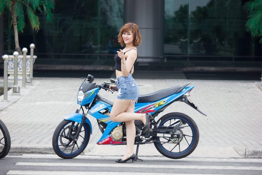 Suzuki raider 150 biker girls 1506146