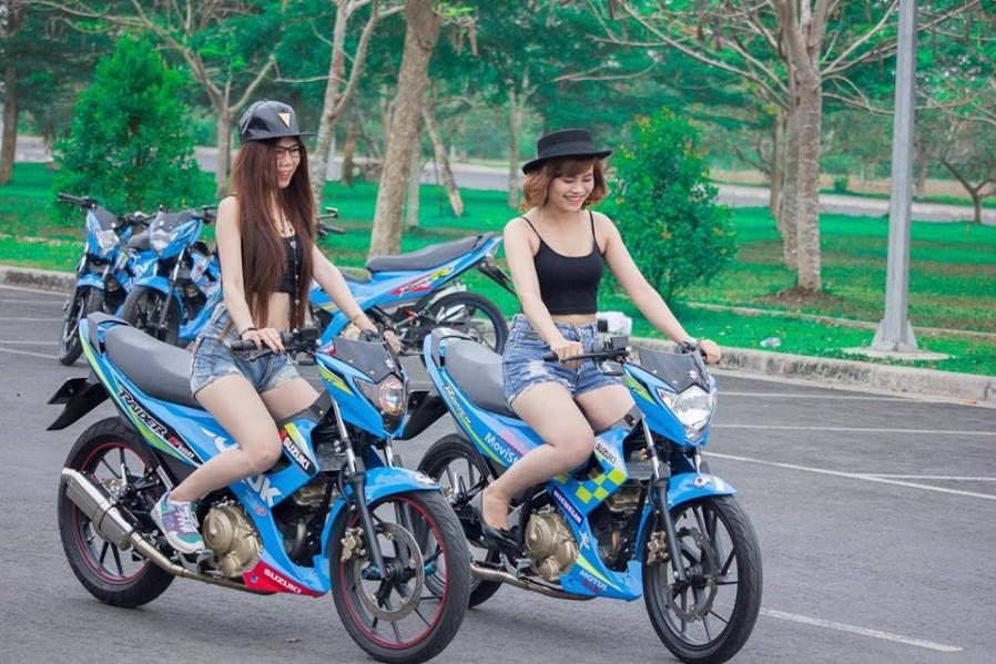 Suzuki raider 150 biker girls 1506145